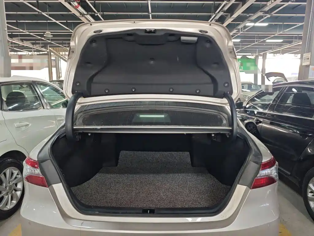 Toyota Camry 2019 — фото 15