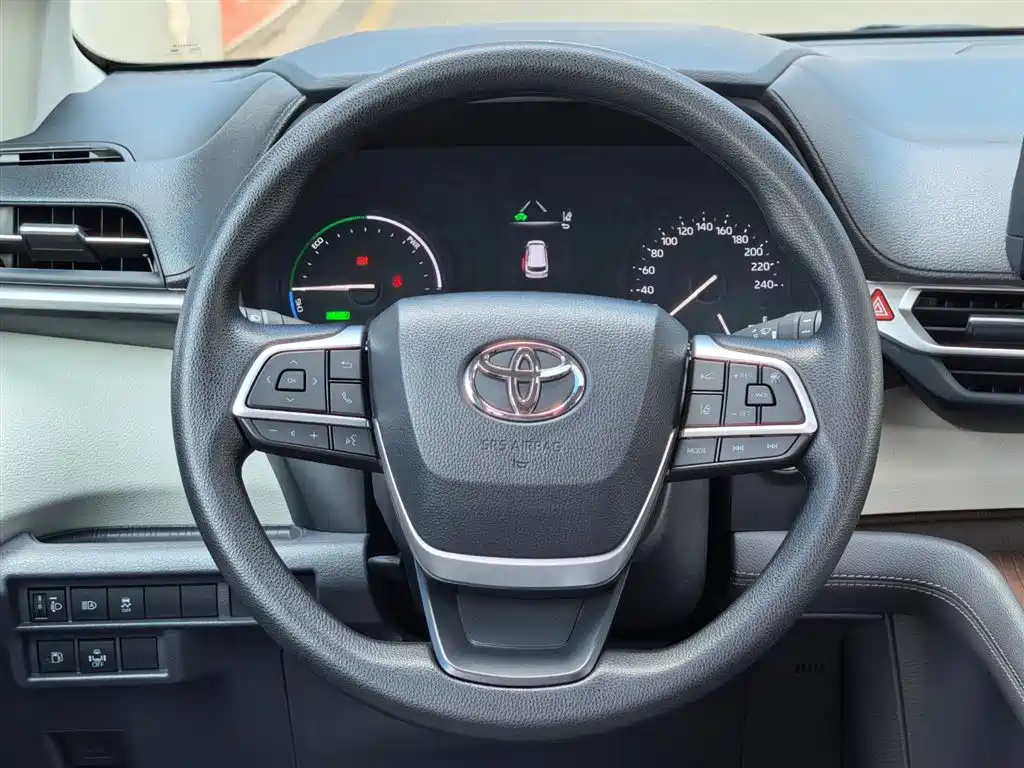 Toyota Sienna 2023 — фото 14