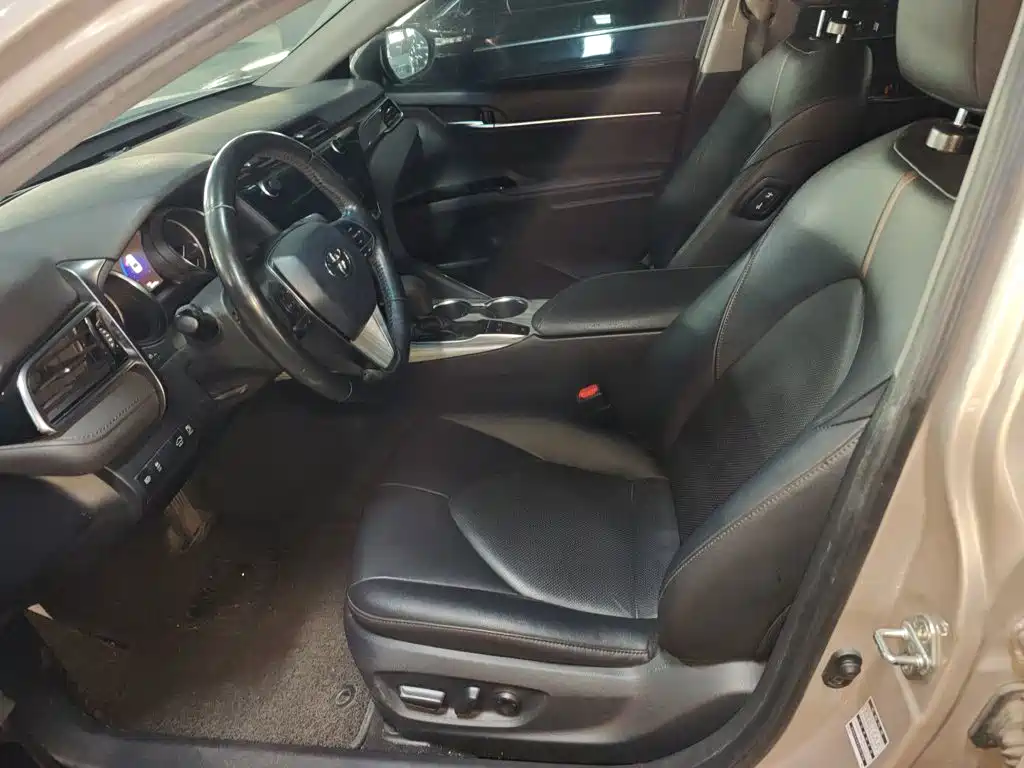 Toyota Camry 2019 — фото 11