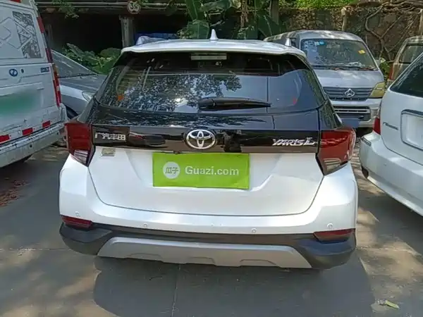 Toyota Yaris L 2021