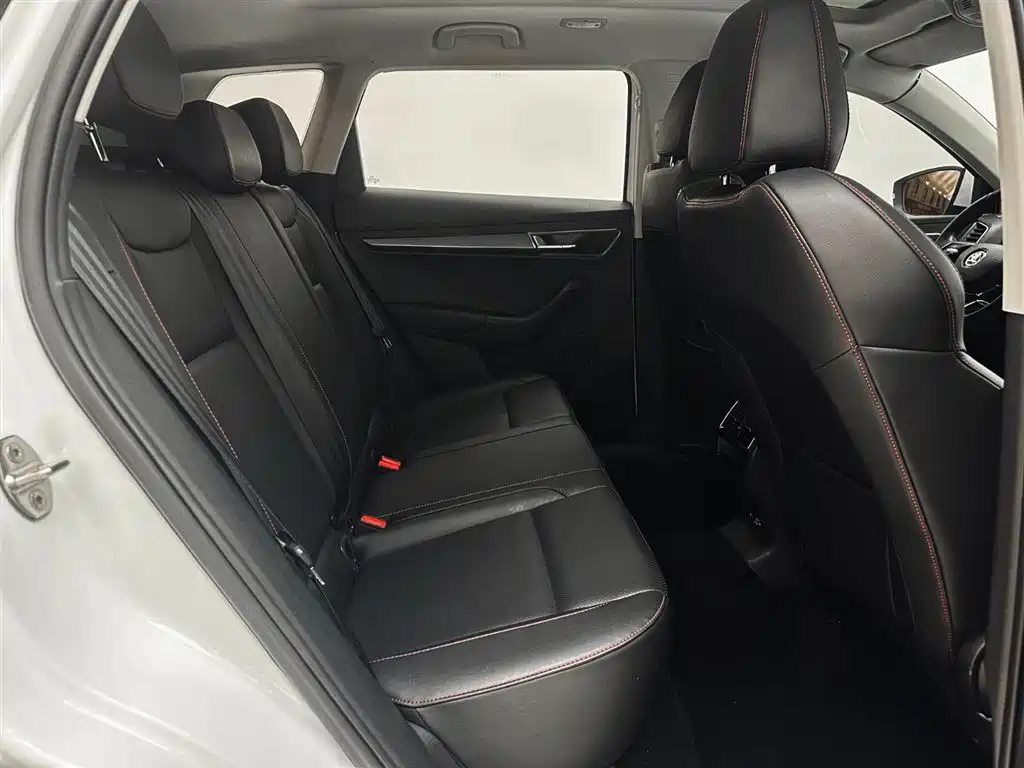 Skoda Karoq 2023 — фото 23