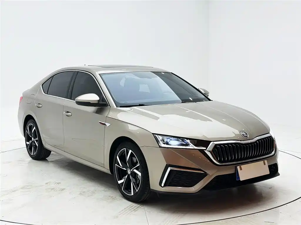 Skoda Octavia 2021 — фото 3