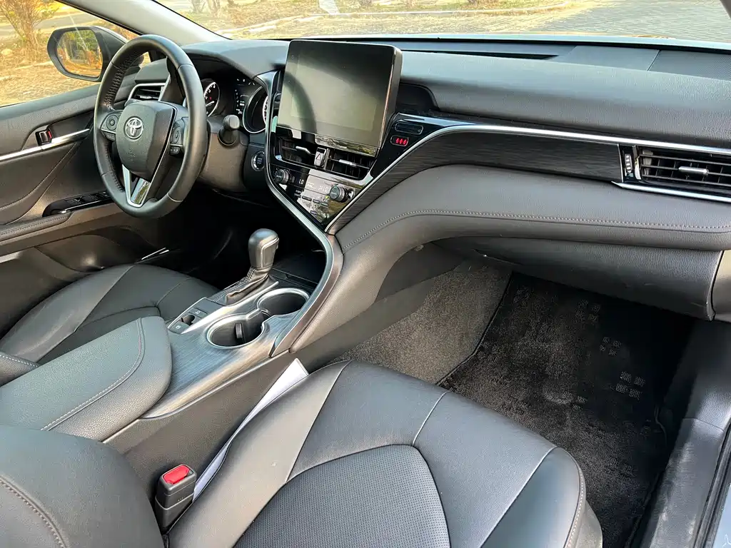 Toyota Camry 2023 — фото 18