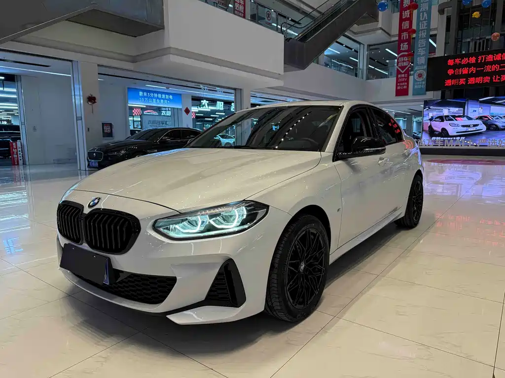 BMW 1 Series 2021 — фото 1