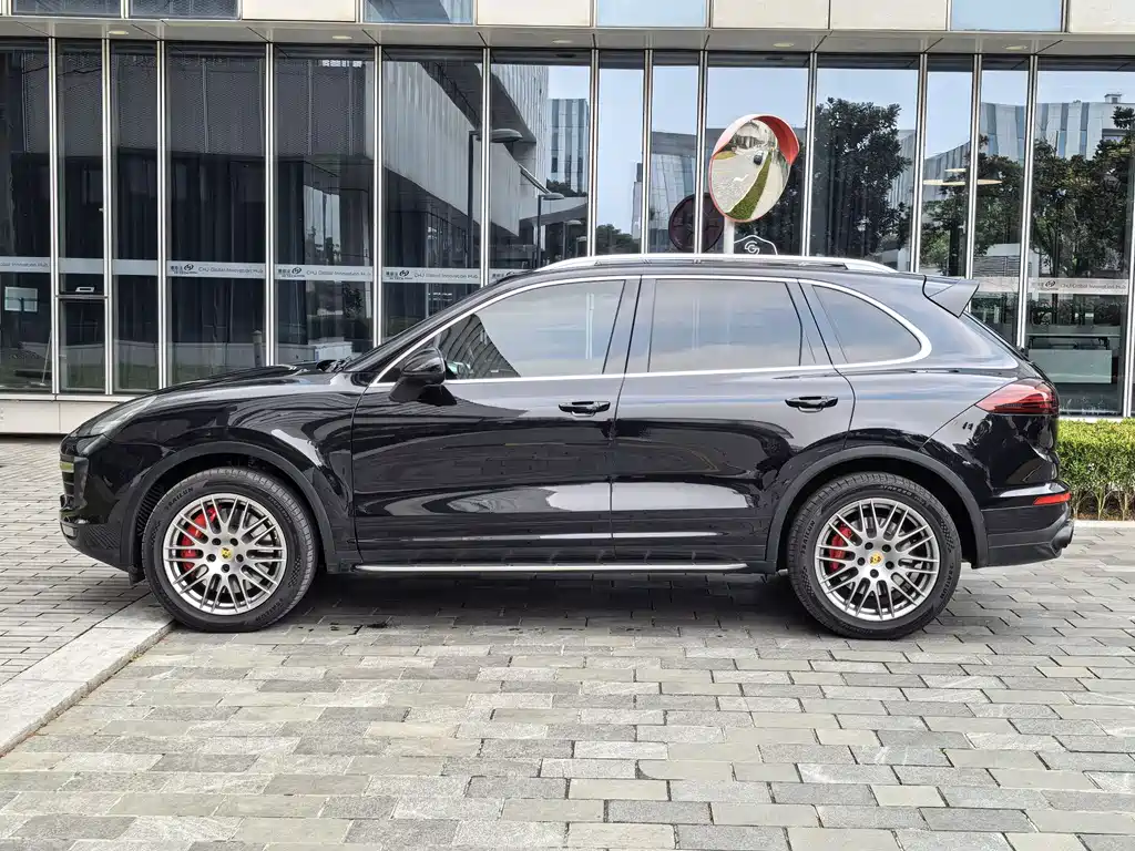 Porsche Cayenne 2017 — фото 6