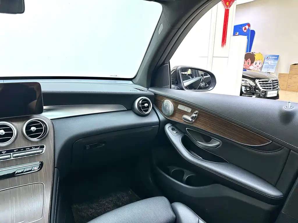 Mercedes-Benz GLC 2020 — фото 20
