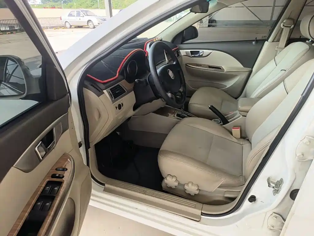Buick Excelle 2015 — фото 16