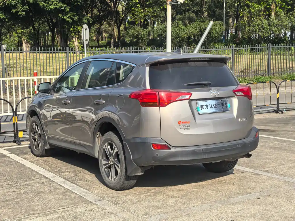 Toyota RAV4 2016 — фото 14