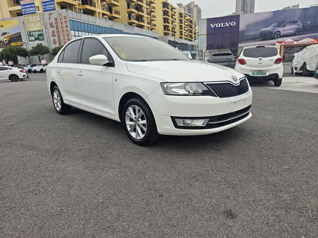 Skoda Rapid 2015 — фото 2