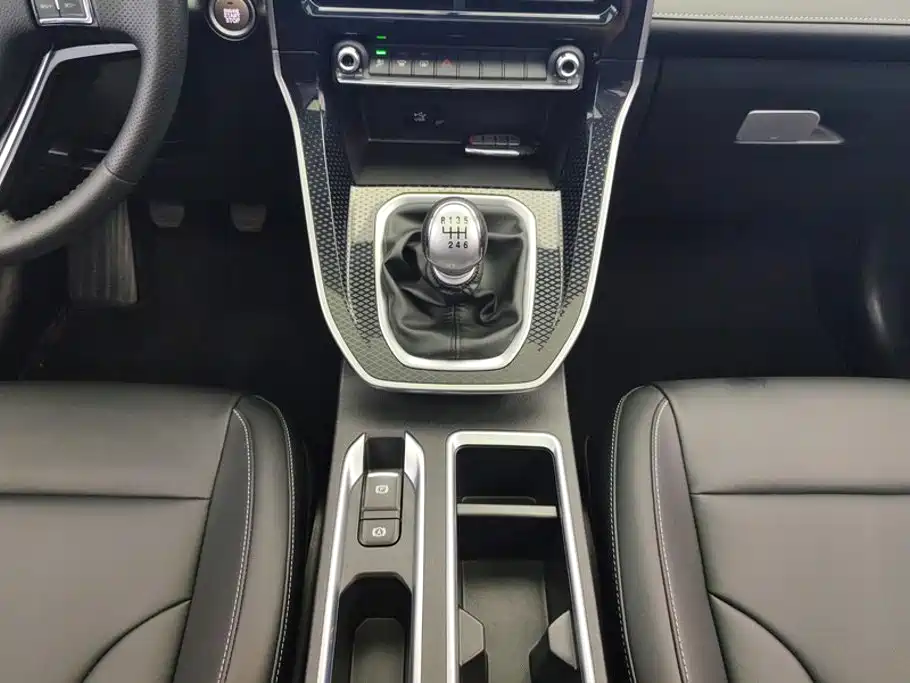 Haval M6 2023 — фото 16