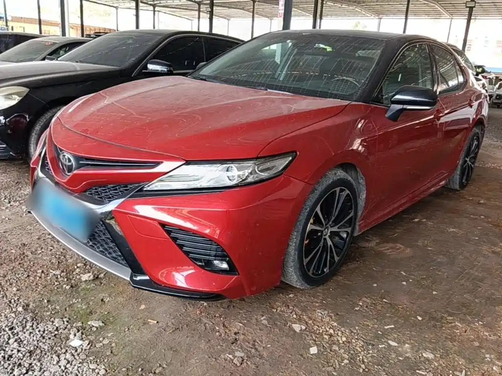 Toyota Camry 2018 — фото 1