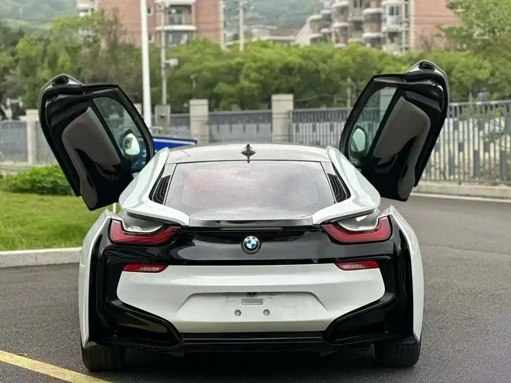 BMW i8 2016 — фото 8