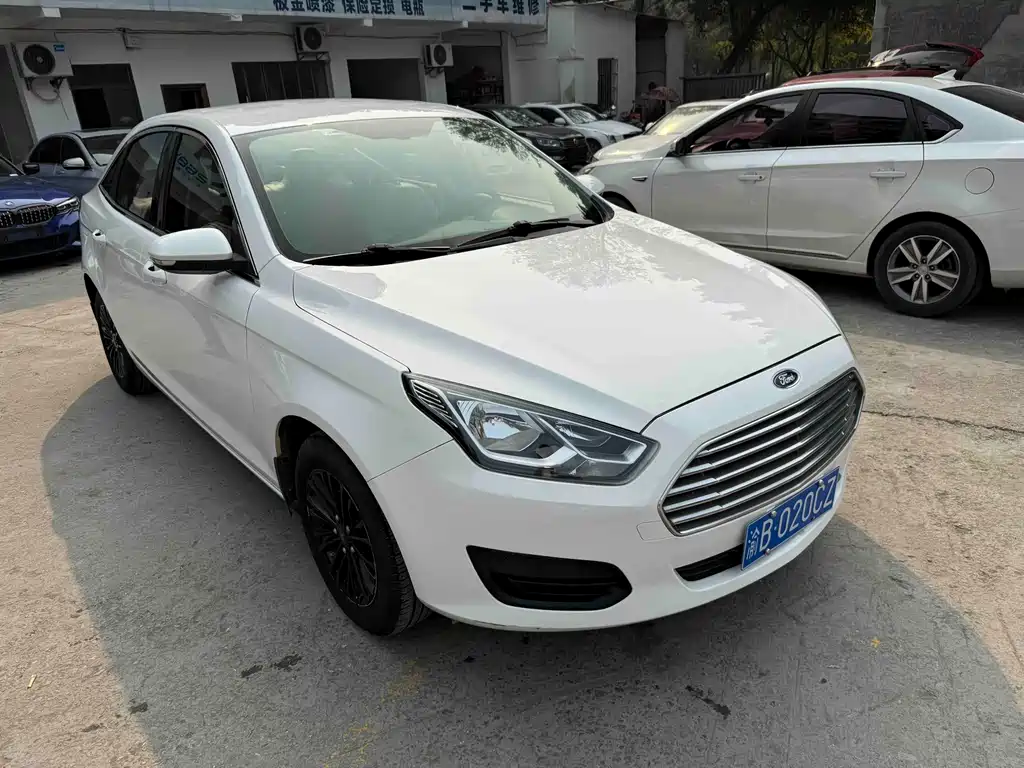 Ford Escort 2018 — фото 2