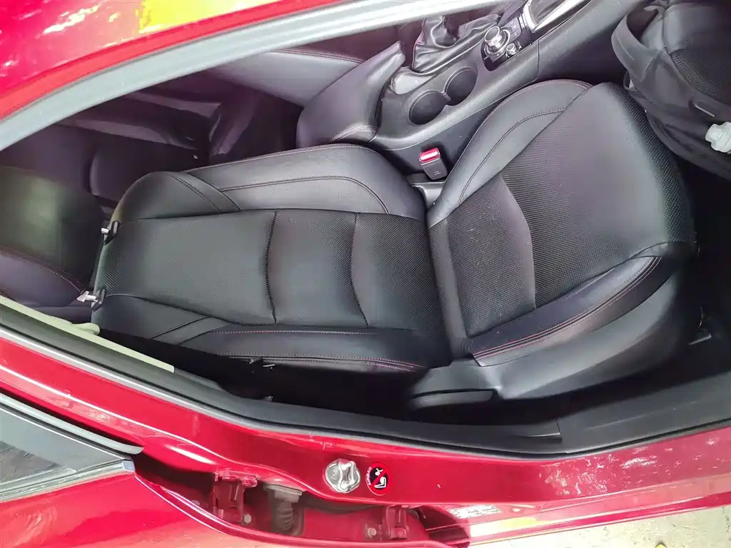 Mazda 3 Axela 2016 — фото 17