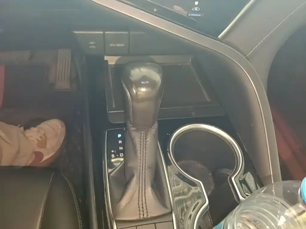 Toyota Camry 2018 — фото 14