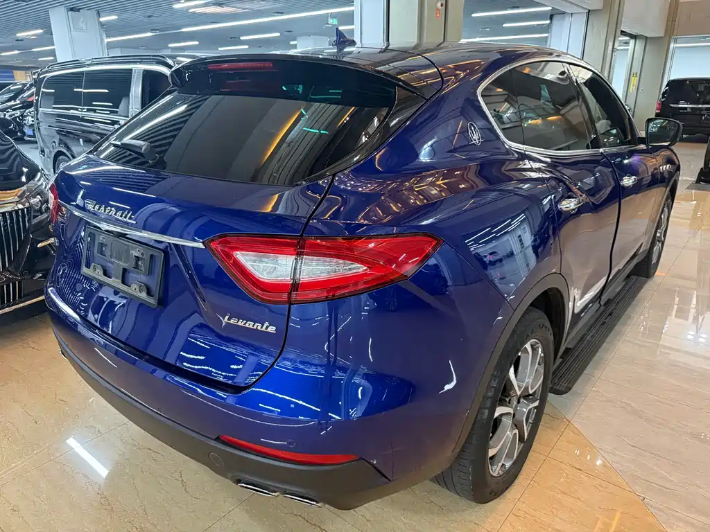 Maserati Levante 2018 — фото 10