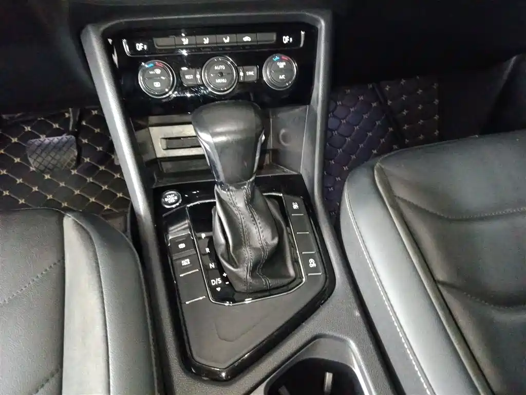 Volkswagen Tiguan L 2021 — фото 14