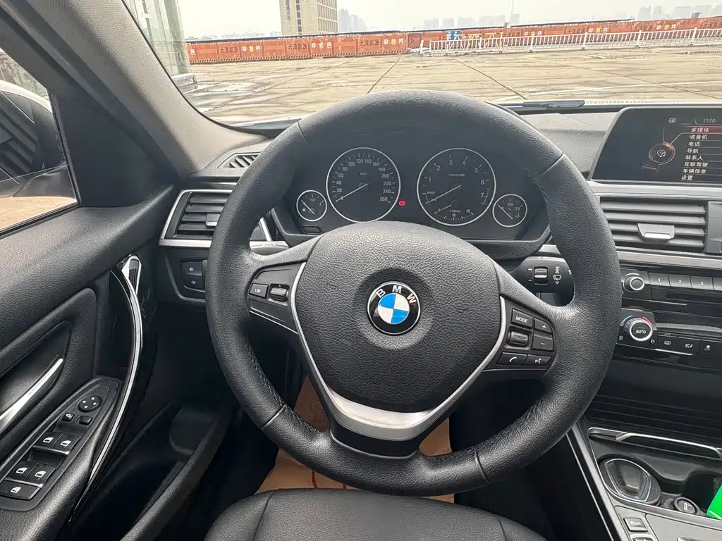 BMW 3 Series 2016 — фото 12