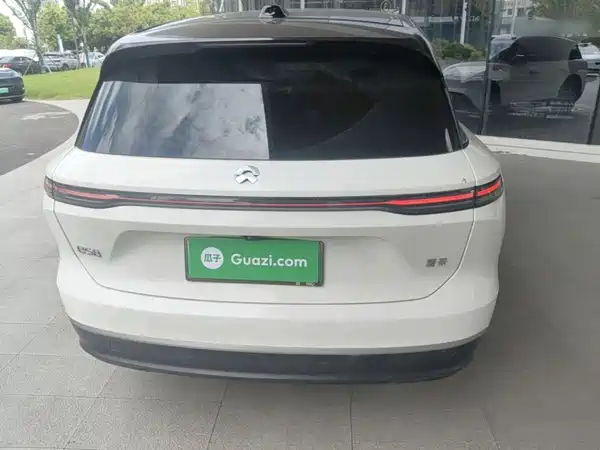 NIO ES8 2024