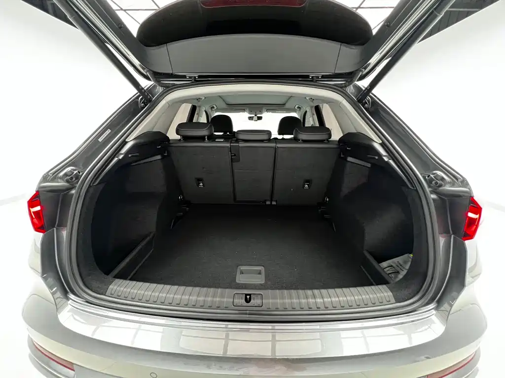 Audi Q3 2021 — фото 16