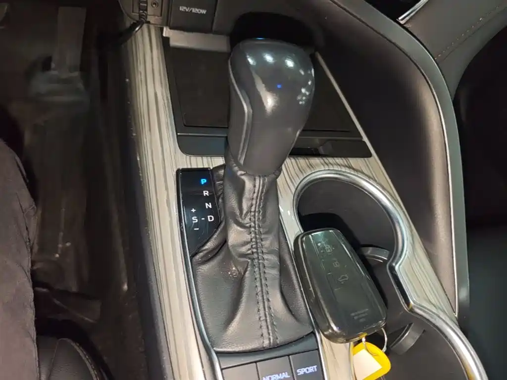 Toyota Camry 2020 — фото 14