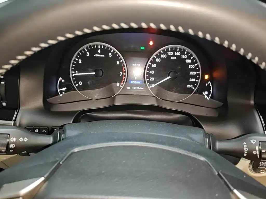 Lexus ES 2015 — фото 12