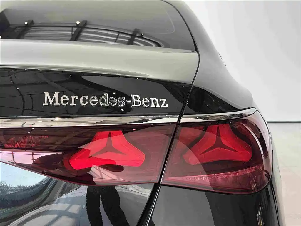 Mercedes-Benz E-Class 2025 — фото 18