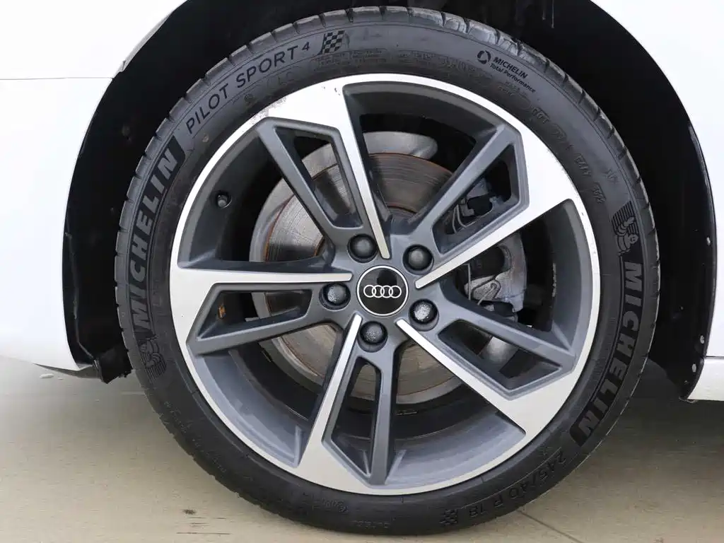 Audi A4L 2023 — фото 16