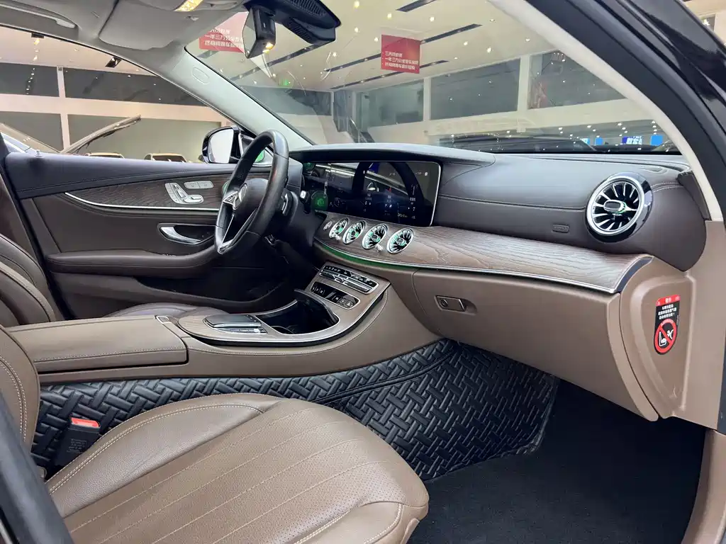 Mercedes-Benz E-Class 2023 — фото 10
