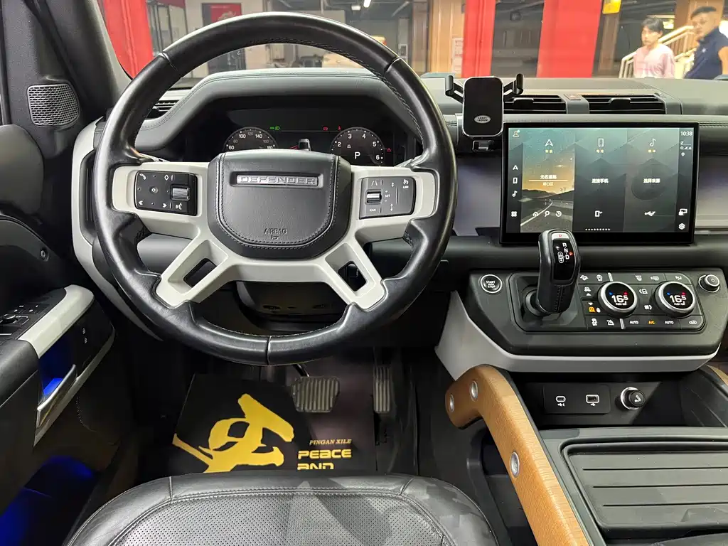 Land Rover Defender 2022 — фото 13