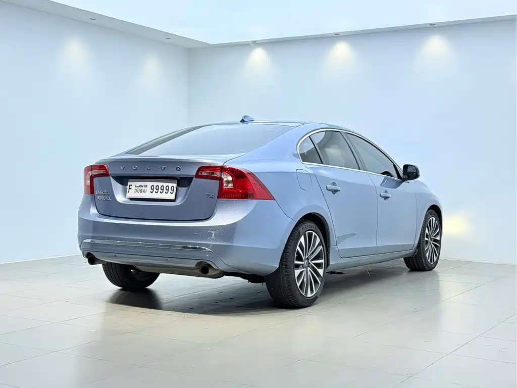 Volvo S60 2018 — фото 19