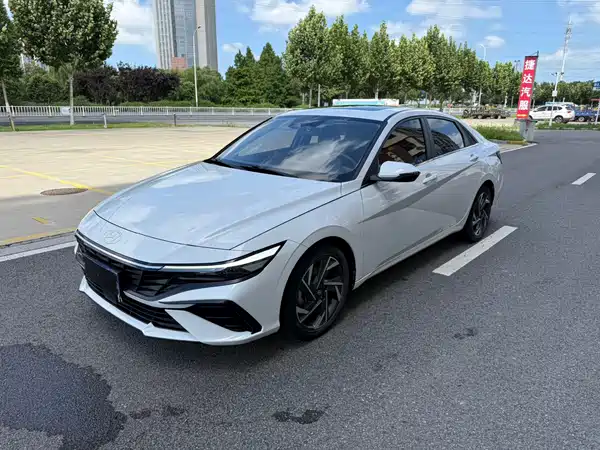 Hyundai Elantra 2023