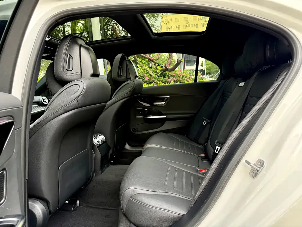 Mercedes-Benz C-Class 2023 — фото 7