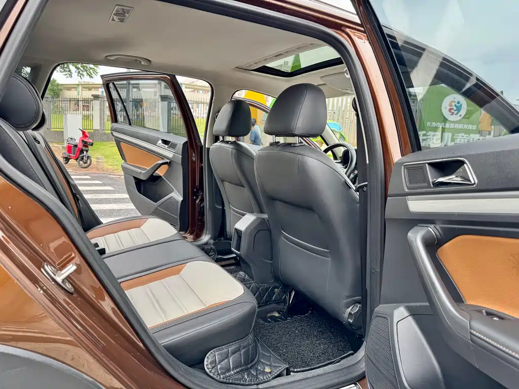 Volkswagen Cross Lavida 2018 — фото 8