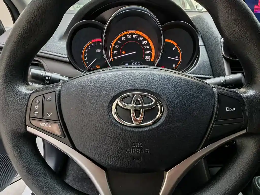 Toyota Yaris L 2022 — фото 13