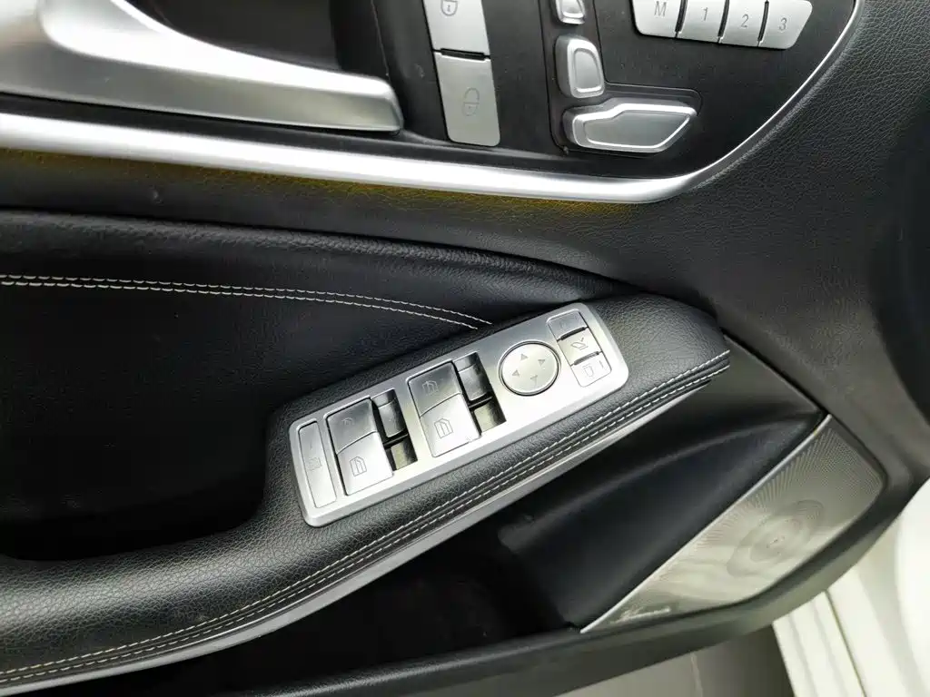 Mercedes-Benz A-Class 2017 — фото 9