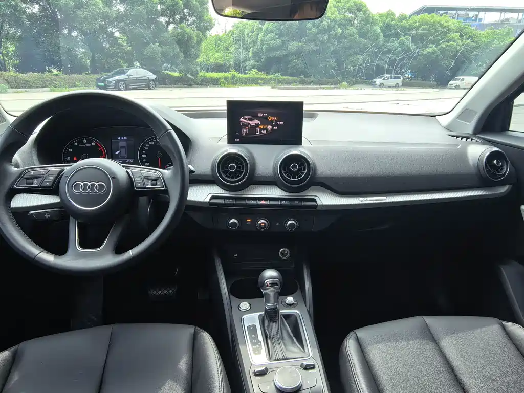 Audi Q2L 2021