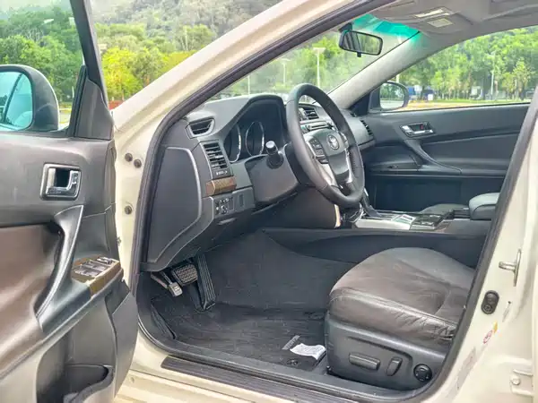 Toyota Reiz 2014