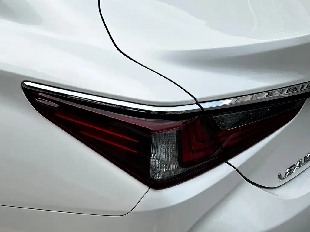 Lexus ES 2023 — фото 7