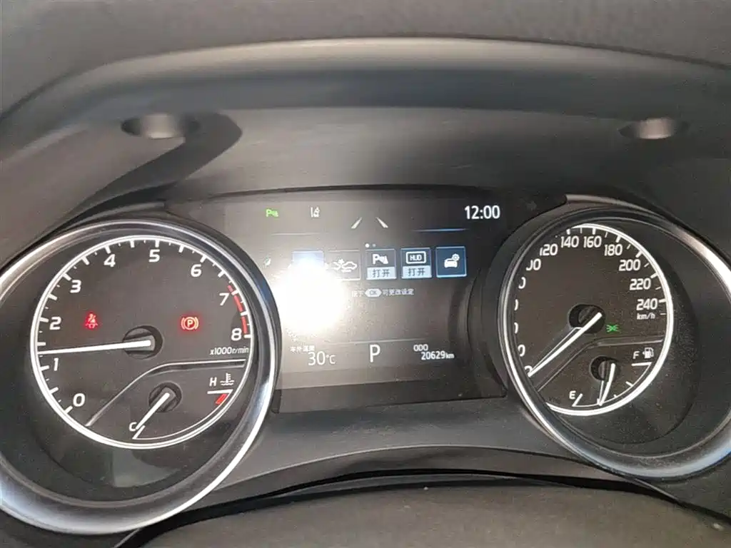 Toyota Camry 2019 — фото 12