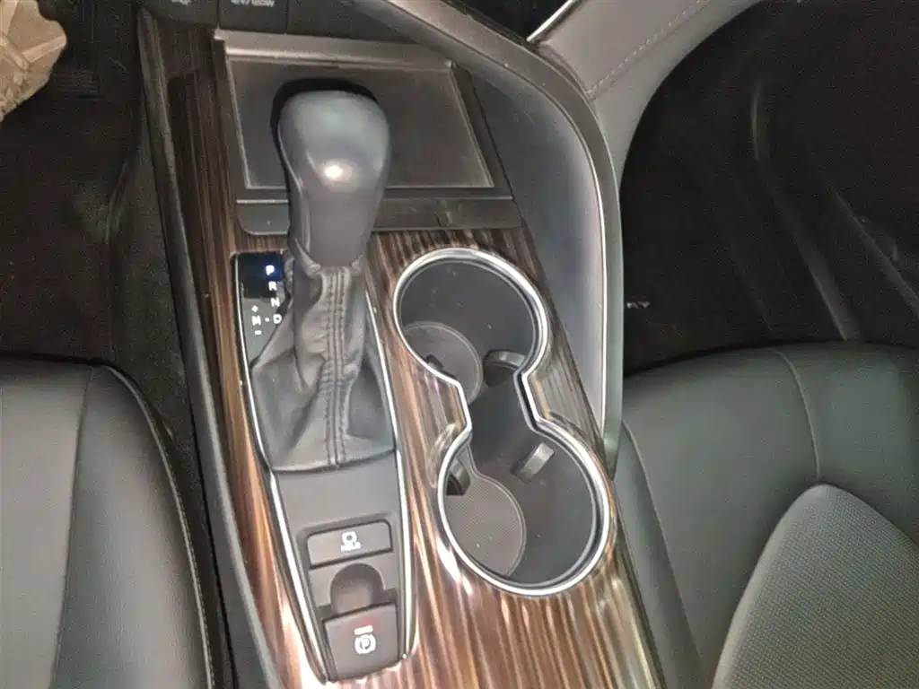Toyota Camry 2019 — фото 14