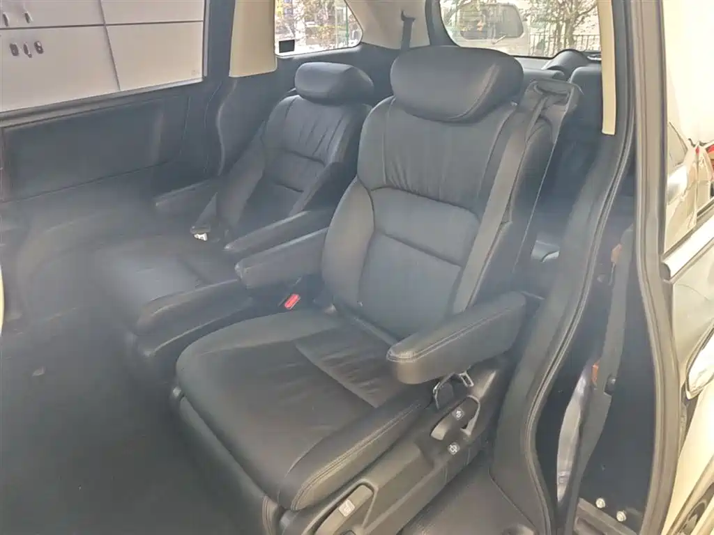 Honda Odyssey 2018 — фото 17
