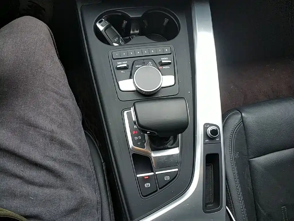 Audi A4L 2018 — фото 14