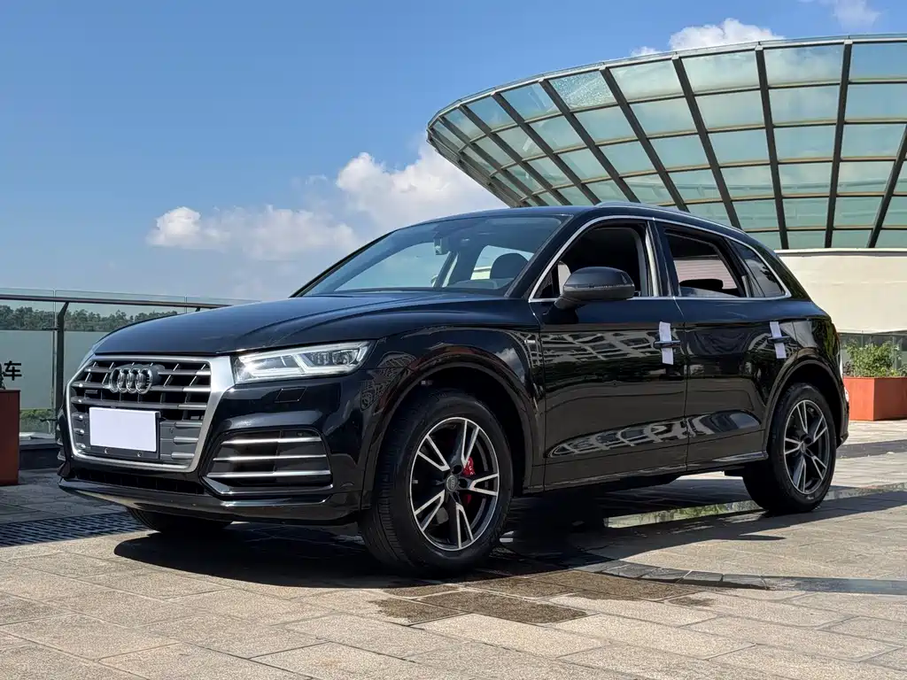 Audi Q5L 2019 — фото 1