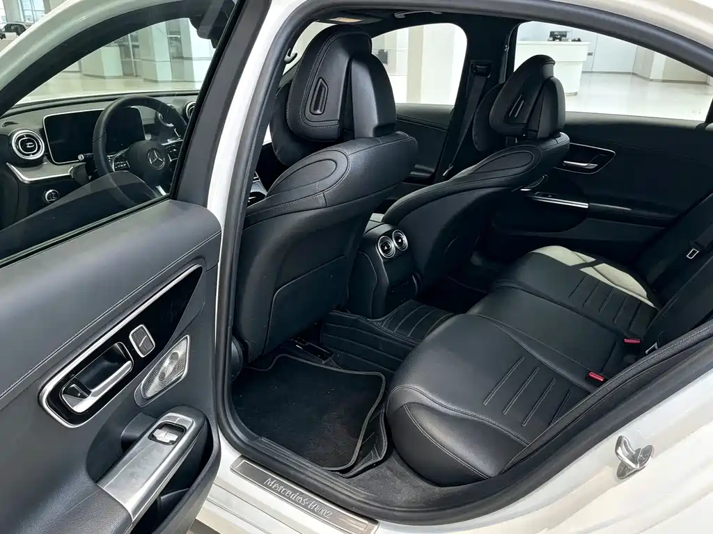 Mercedes-Benz C-Class 2024