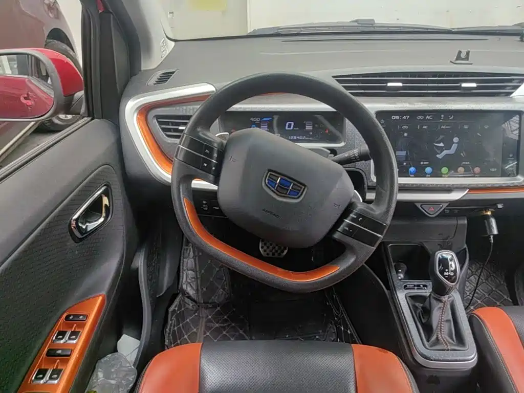 Geely Vision X1 2019 — фото 17
