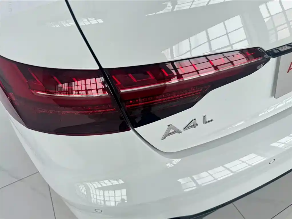 Audi A4L 2024 — фото 15
