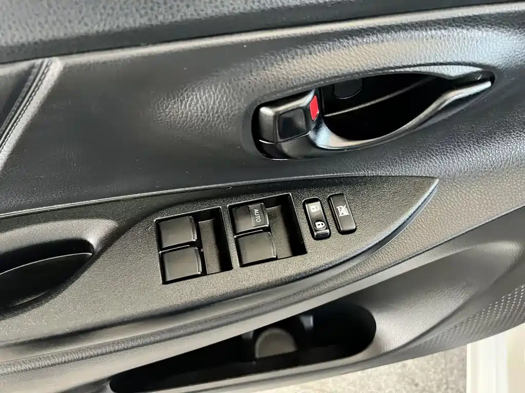 Toyota Yaris L 2019 — фото 13