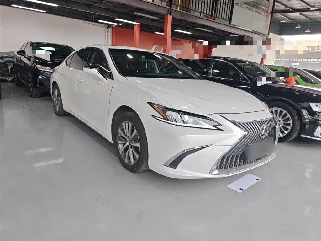 Lexus ES 2020 — фото 4