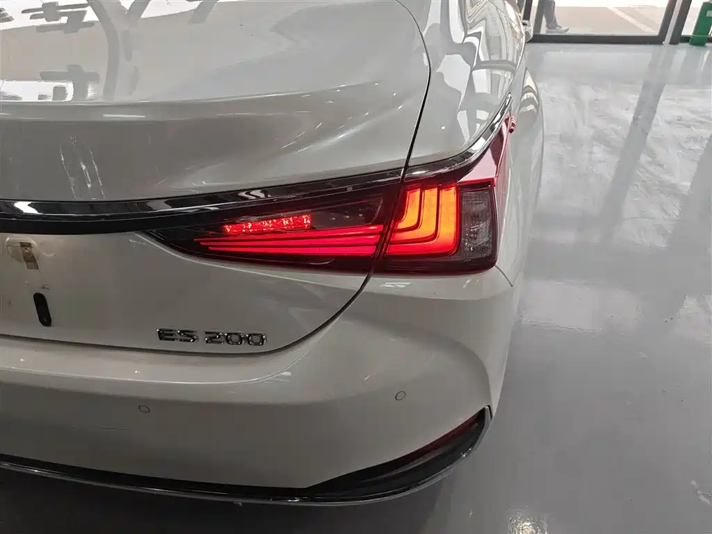 Lexus ES 2020 — фото 8
